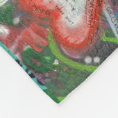 逆さまに生きる平和の看板の壁 フリースブランケット (角)