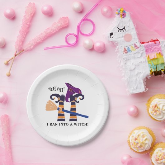 逆さまに魔女の脚おかしなハロウィンパーティー ペーパープレート (パーティー)