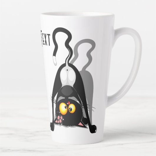 逆さまの猫の面白いキャラクター カフェラテマグ (右)