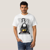 逆さまの猫の面白いキャラクター Tシャツ (正面フル)