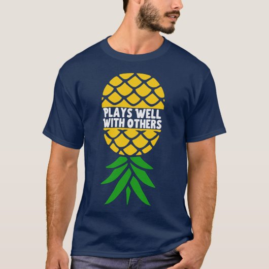 逆さまパイナップルのギフト Tシャツ (正面)