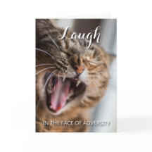 逆境の顔で笑う