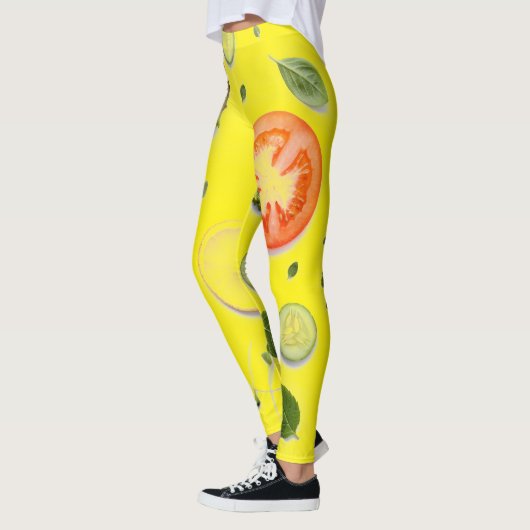 透明な背景にサラダとフルーツの模様 レギンス (左)
