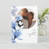 透明ダスティブルーフローラルフォトテーブル番号 招待状 (スタンド正面)