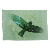 透明飛んでいる黒カラス緑の木の写真 枕カバー (裏面-右)