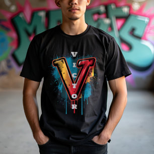 通りでの勝利:カスタマイズ可能な落書き「V」 Tシャツ