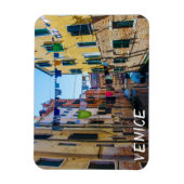 通りでヴェネツィアで洗濯した服イタリア マグネット (縦)