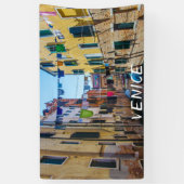 通りでヴェネツィアで洗濯した服イタリア 横断幕 (縦)