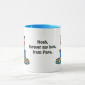 通りのタヌキがゴミ箱を探検 | おもしろい マグカップ (中央)