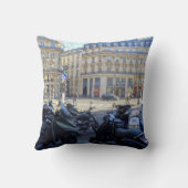 通りのパリ。フランス。 クッション (裏面)