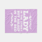 通りの女性しかしおもしろいなベッドの眠った フリースブランケット (正面(横))