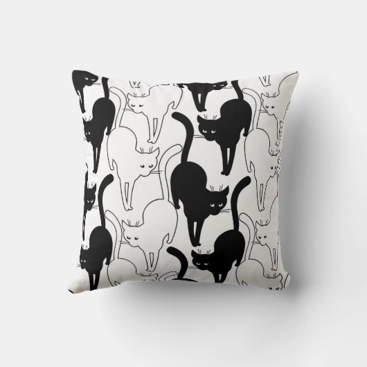 通りの黒猫 クッション (裏面)