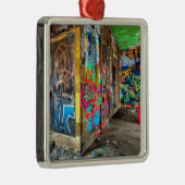 通りアート放棄建物 パーソナライズされた メタルオーナメント (右)