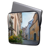 通りカラフルインRothenburgオブデアタウバー ラップトップスリーブ (正面左)