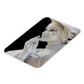 通りコーナーで実行するMIME (メス) マグネット (左側)