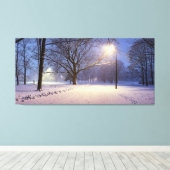 通りライトと雪の木で覆われた キャンバスプリント (インサイチュ (ウッドフロア))