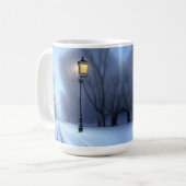 通りランプ白熱［赤熱］光を放つインウィンターワンダーランド コーヒーマグカップ (正面左)