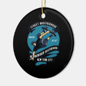 通り同胞団の近隣スケートボード セラミックオーナメント (左)