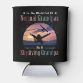 通常のおじいちゃんがいっぱいの世界Beスカイダイビンググランパ 缶クーラー (正面)