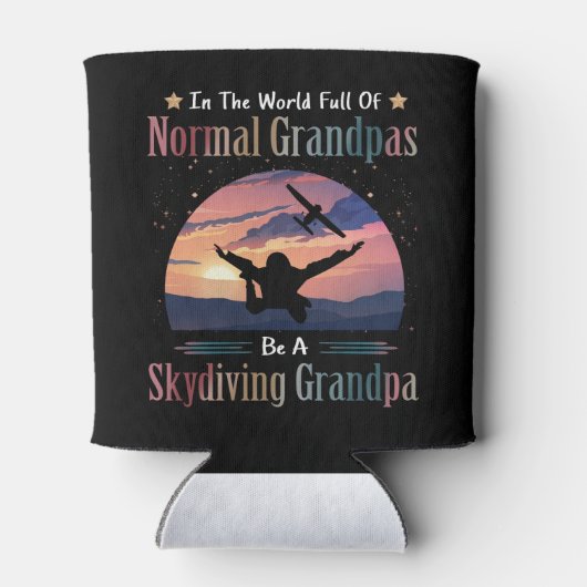 通常のおじいちゃんがいっぱいの世界Beスカイダイビンググランパ 缶クーラー (裏面)