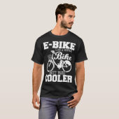 通常のバイクのようにE-Bikeしかし、方法クール- Electri Tシャツ (正面フル)