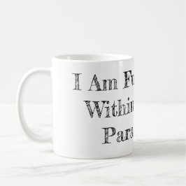 通常のパラメータ内で機能している コーヒーマグカップ