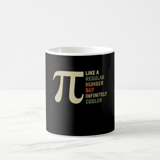 通常の数字のようでいて無限にクールな円周率の日 コーヒーマグカップ (中央)