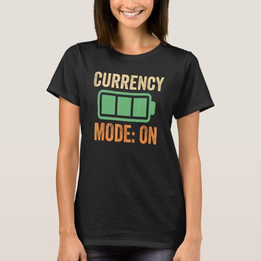 通貨モードのバッテリー デザイン Tシャツ (正面)