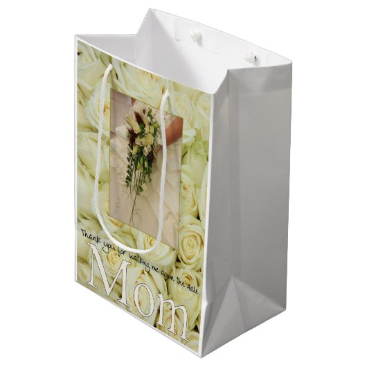 通路の下の歩くことへの私お母さんの感謝 ミディアムペーパーバッグ (正面アングル)