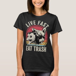 速いゴミ食べのポッサムとラクーンを生きる Tシャツ