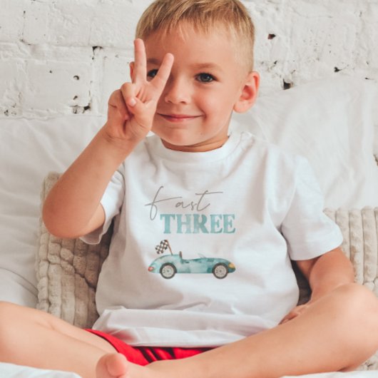 速い3歳の青いレースカーの誕生日Tシャツ トドラーTシャツ