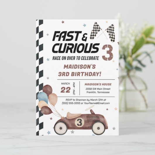 速くて好奇心に満ちたブラウンレースカー3rd誕生日パーティー 招待状 (スタンド正面)
