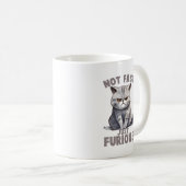 速くなく、怒り狂った – グレーの猫のユーモア コーヒーマグカップ (正面右)