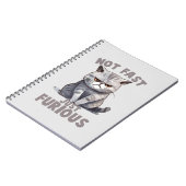 速くなく、怒り狂った – グレーの猫のユーモア ノートブック (左側)