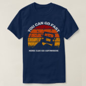 速く行けるが私はどこでもオフロード車から行ける Tシャツ (デザイン正面)