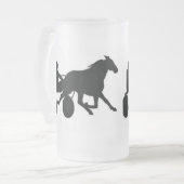 速歩馬によって曇らされるマグ フロストグラスビールジョッキ (正面左)