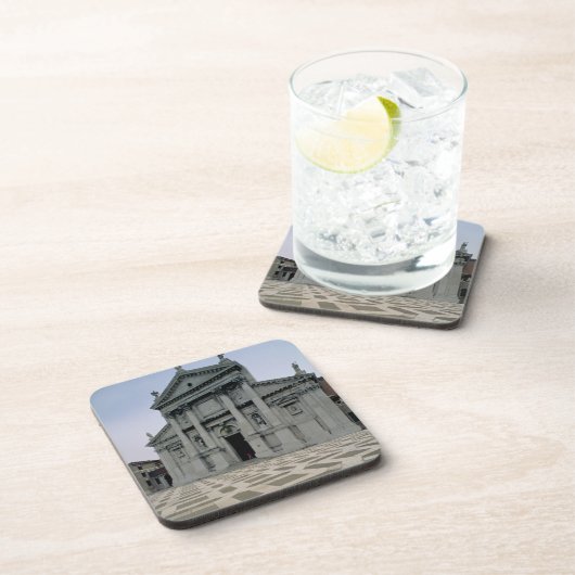 造られる教会の正面1564-80年正面によってできているi コースター (右側)