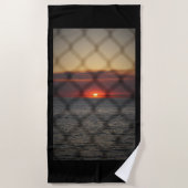 連鎖した夕日 ビーチタオル (正面)