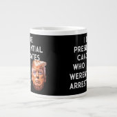 逮捕さ大統領のれていない候補者のように ジャンボコーヒーマグカップ (正面)