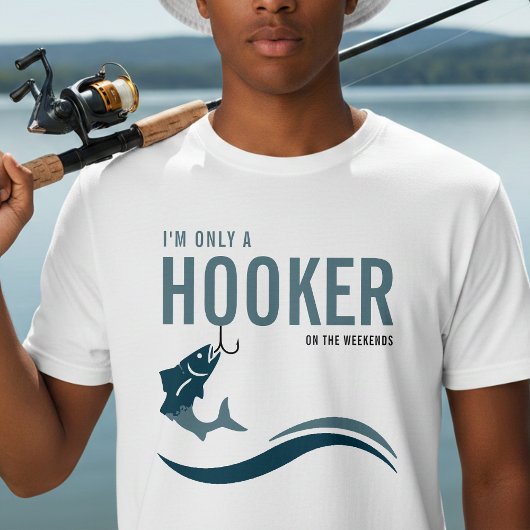 週末だけの釣り好きフッカー Tシャツ