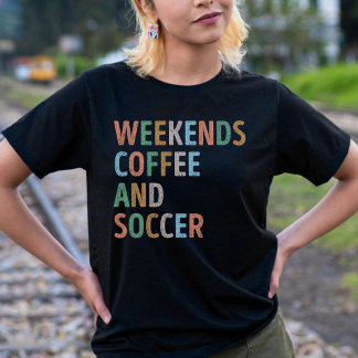 週末のコーヒーとサッカーママ Tシャツ