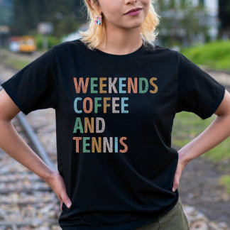 週末のコーヒーとテニスのお母さん Tシャツ