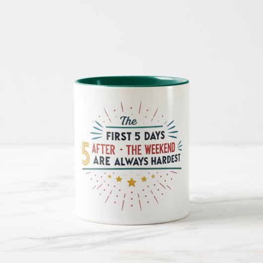 週末の後の最初の5日は常に懸命 ツートーンマグカップ (中央)