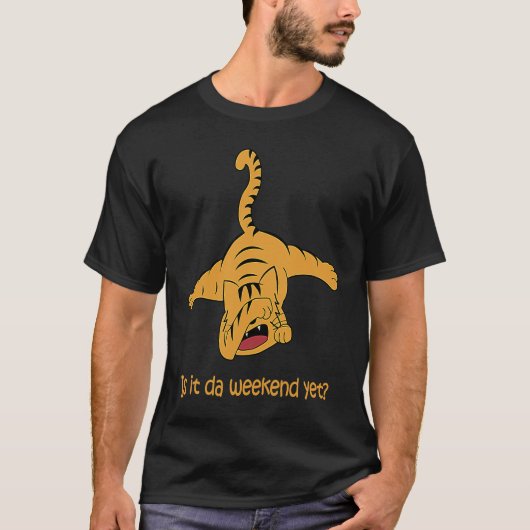 週末はまだ？　態度の大きいトラ猫 Tシャツ (正面)
