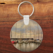 週末を待っているマリーナで帆船を走らせる キーホルダー (正面)