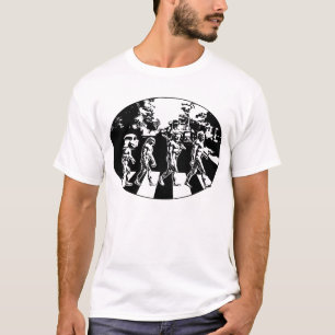 進化-大修道院の道のパロディのTシャツ Tシャツ