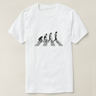 進化-大修道院の道のパロディ Tシャツ