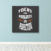 進歩が完璧でないことに焦点を合わせる キャンバスプリント (インサイチュ (ウッドフロア))