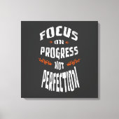 進歩が完璧でないことに焦点を合わせる キャンバスプリント (正面)