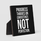 進歩は一貫性と完成度、ジム、ハッスル フォトプラーク (正面)